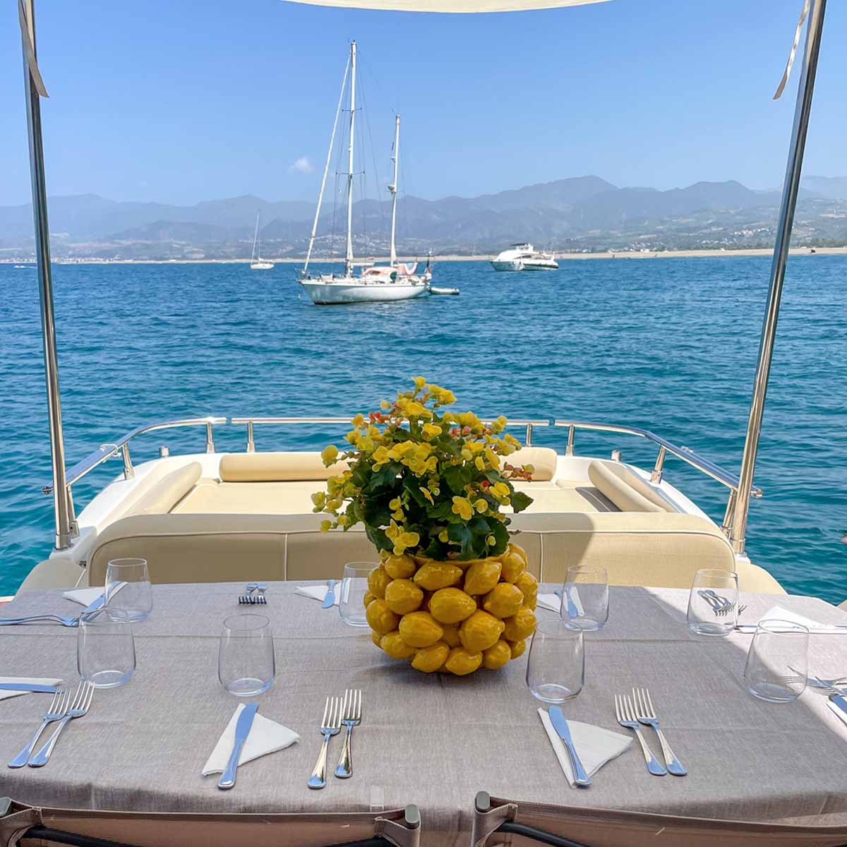 Casual Yacht