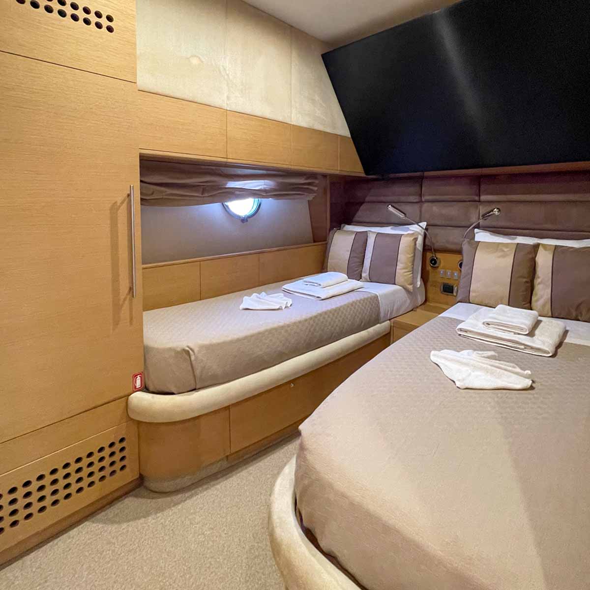 Casual Yacht